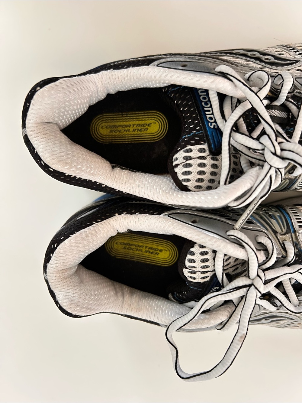 Saucony Men’s White, Black and Blue Running Sneakers - Picture 7 of 9